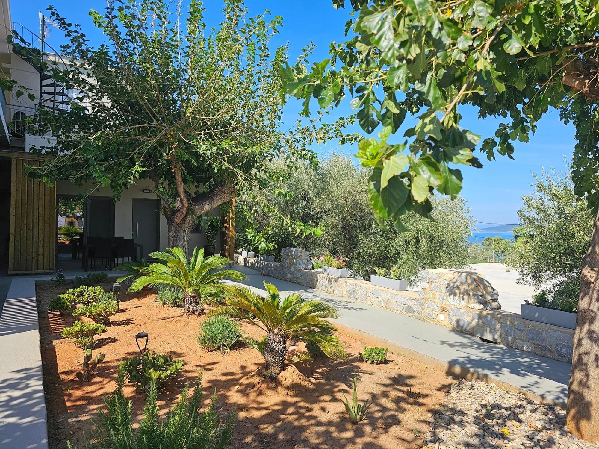 Rea'S Luxury Apartments Stoupa Exterior photo