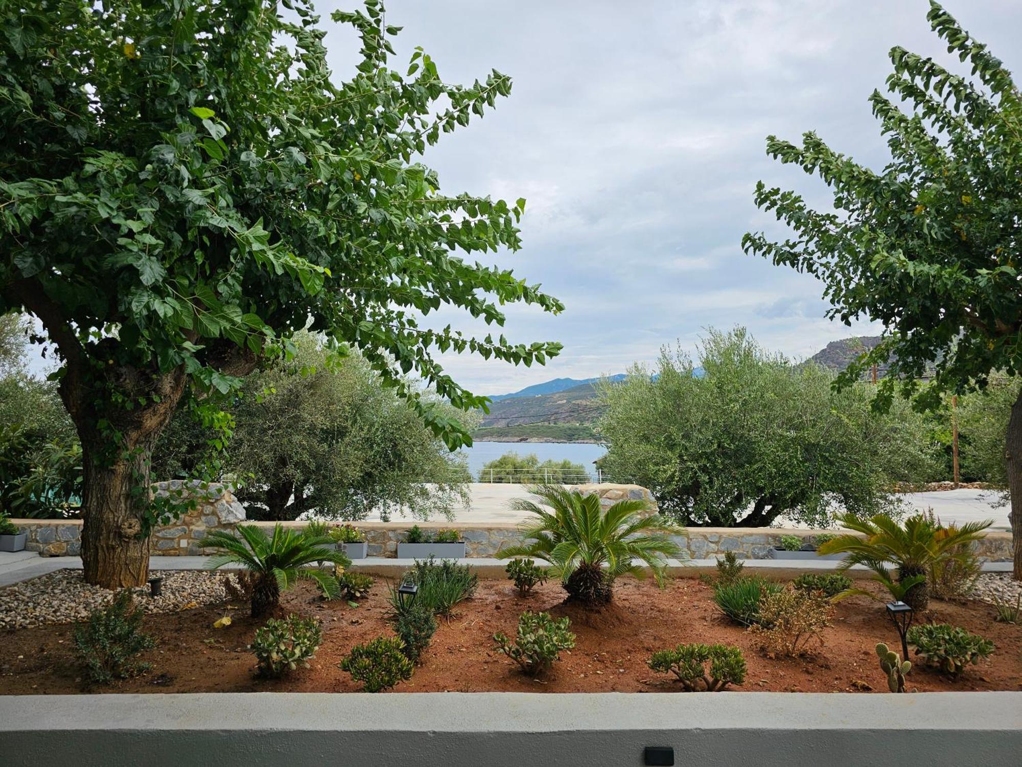 Rea'S Luxury Apartments Stoupa Exterior photo